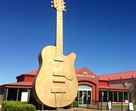 Big Golden Guitar Tourist Centre - Accommodation Asia 1