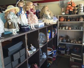 Corryong Op Shop - Accommodation Guide 2