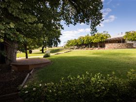 Howard Vineyard - Accommodation Guide 2