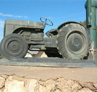 Ferguson Tractor Monument - Accommodation Guide