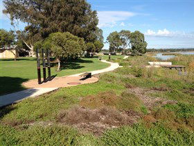 Meningie's Pelican Path - Yunti Ngopun Ngami - Accommodation Asia 1