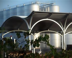 Andrew Peace Wines - Accommodation Guide 1