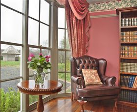 Barcaldine House - Accommodation Guide 8