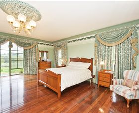 Barcaldine House - Accommodation Guide 5