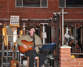 Thirsty Crow Brewery - Accommodation China 4