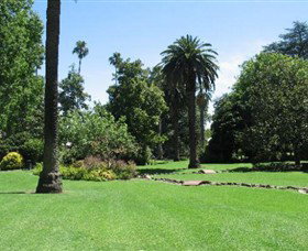 Albury Botanic Gardens - Accommodation Guide 8