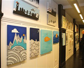 Bondi Art Lounge - Accommodation Guide 2