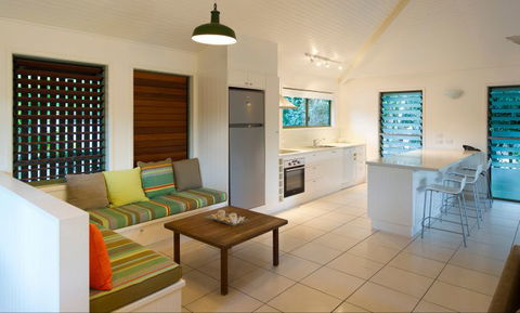 The Retreat Beach Houses - Accommodation Guide 1