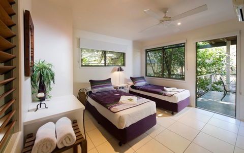 The Retreat Beach Houses - Accommodation Guide 7
