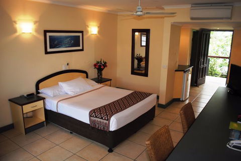 Bay Village Tropical Retreat - Accommodation Asia 0