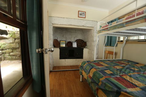 Sydney - Pittwater YHA - Accommodation Asia 2