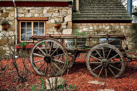 Adelaide Hills Day Tour. Winery Cellar Doors - Accommodation Guide 2