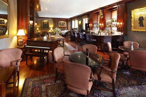Skip The Line: The Gentleman Magician At Sir Stamford At Circular Quay Ticket - Accommodation Asia 1