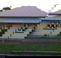 Teddy Bears Downstairs and Grandma's Feather Bed - Accommodation China