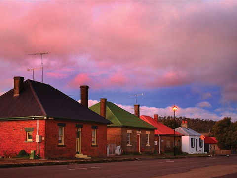 Heritage Highway - Accommodation Guide 1