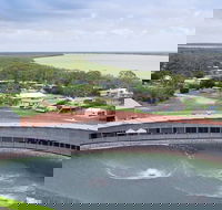 Les Wilson Barramundi Discovery Centre - Accommodation Asia