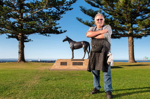 Makybe Diva Statue - Accommodation China 2