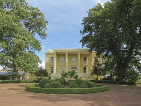 Clarendon - Accommodation Guide 0