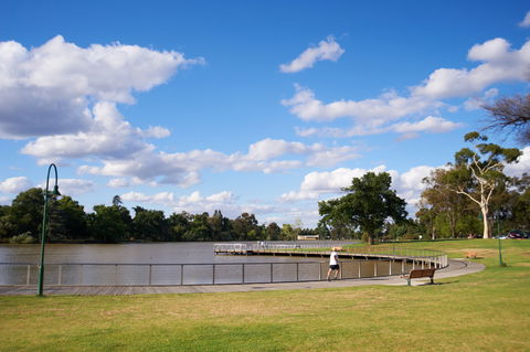 Lake Weeroona - Accommodation Guide 2