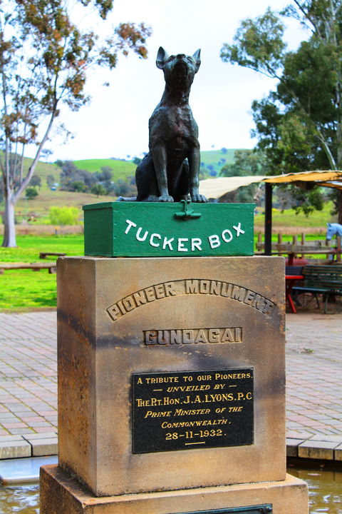The Dog On The Tucker Box - Accommodation Asia 0