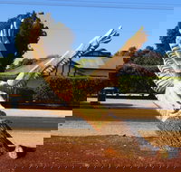 Loxton Tree sculptures - Accommodation Guide