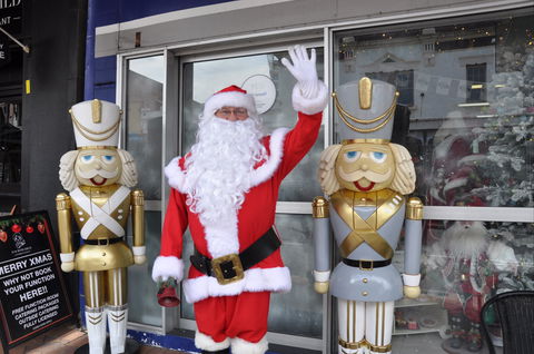 Mrs Claus And Santa - Accommodation Asia 0