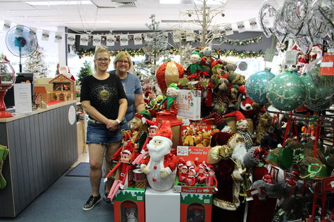 Mrs Claus And Santa - Accommodation Asia 1