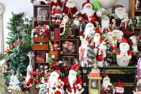 Mrs Claus And Santa - Accommodation Asia 2