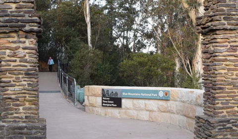 Three Sisters Walk - Accommodation China 1