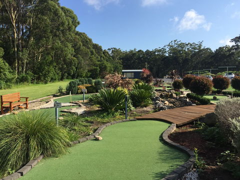 18 Hole Mini Golf - Club Husky - Accommodation Asia 1
