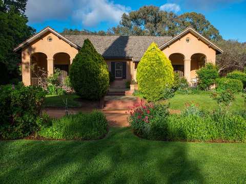 Calthorpes' House - Accommodation Guide 0