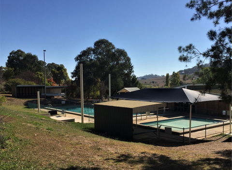 Gunning Pool - Accommodation Asia 0
