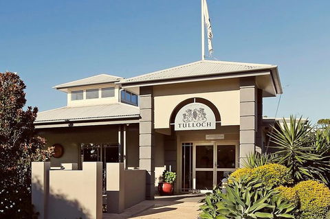 Tulloch Wines - Wine Tasting Paired With Local Handmade Chocolates - Accommodation Asia 3