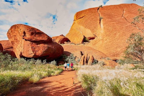 Explore Uluru: 7 Hours Guide Tour At Sunrise With Light Breakfast - Accommodation Asia 2