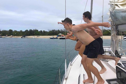 Sailing Curlew Escape On Moreton Bay - Accommodation Asia 11