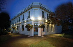 O'Connells Centenary Hotel - Accommodation Asia 0