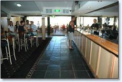 Bateau Bay Hotel - Accommodation Asia 0