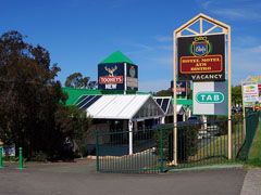 Oaks Hotel - Accommodation Guide 1