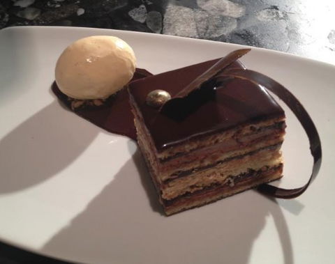 Steel Bar & Grill - Accommodation Guide 4