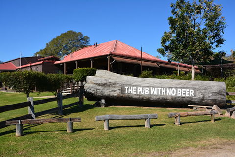 The Pub With No Beer - Accommodation China 2