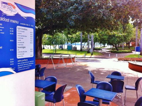 Harolds Seafood On The Strand - Accommodation Guide 4