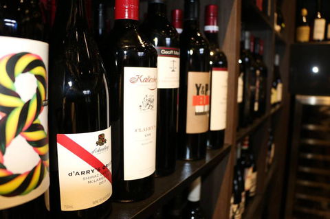 V -wall Tavern Blue Water Brasserie - Accommodation Asia 2