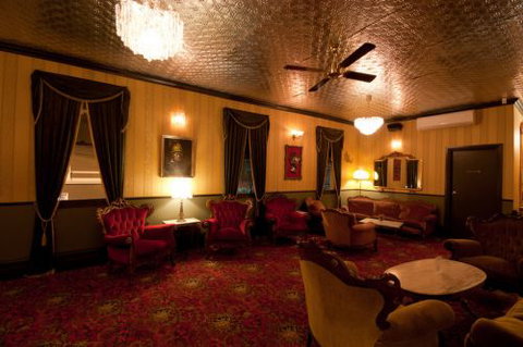 Back Bar Cocktail Lounge & Function Venue - Accommodation Asia 3