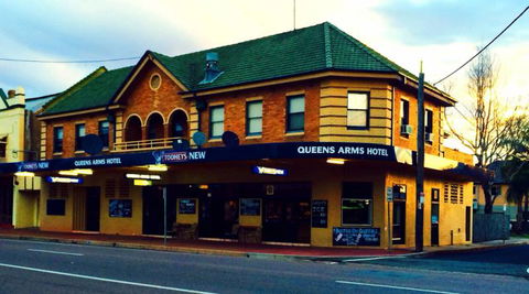 Queens Arms Hotel - Accommodation China 0
