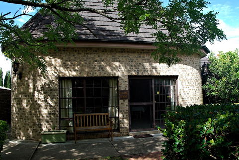 Airport Motel Sir Francis Drake - Accommodation Guide 6