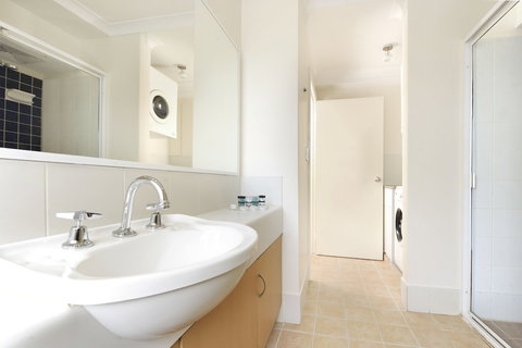 Lodestar Waterside Apartments - Accommodation Guide 5