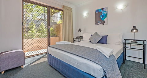 Burleigh On The Beach Holiday Apartments - Accommodation Asia 4