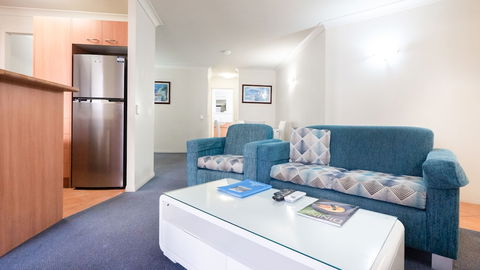 Burleigh On The Beach Holiday Apartments - Accommodation Asia 6