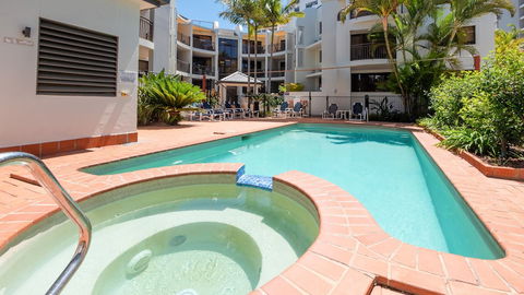 Burleigh On The Beach Holiday Apartments - Accommodation Asia 3