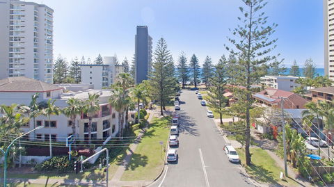 Burleigh On The Beach Holiday Apartments - Accommodation Asia 0